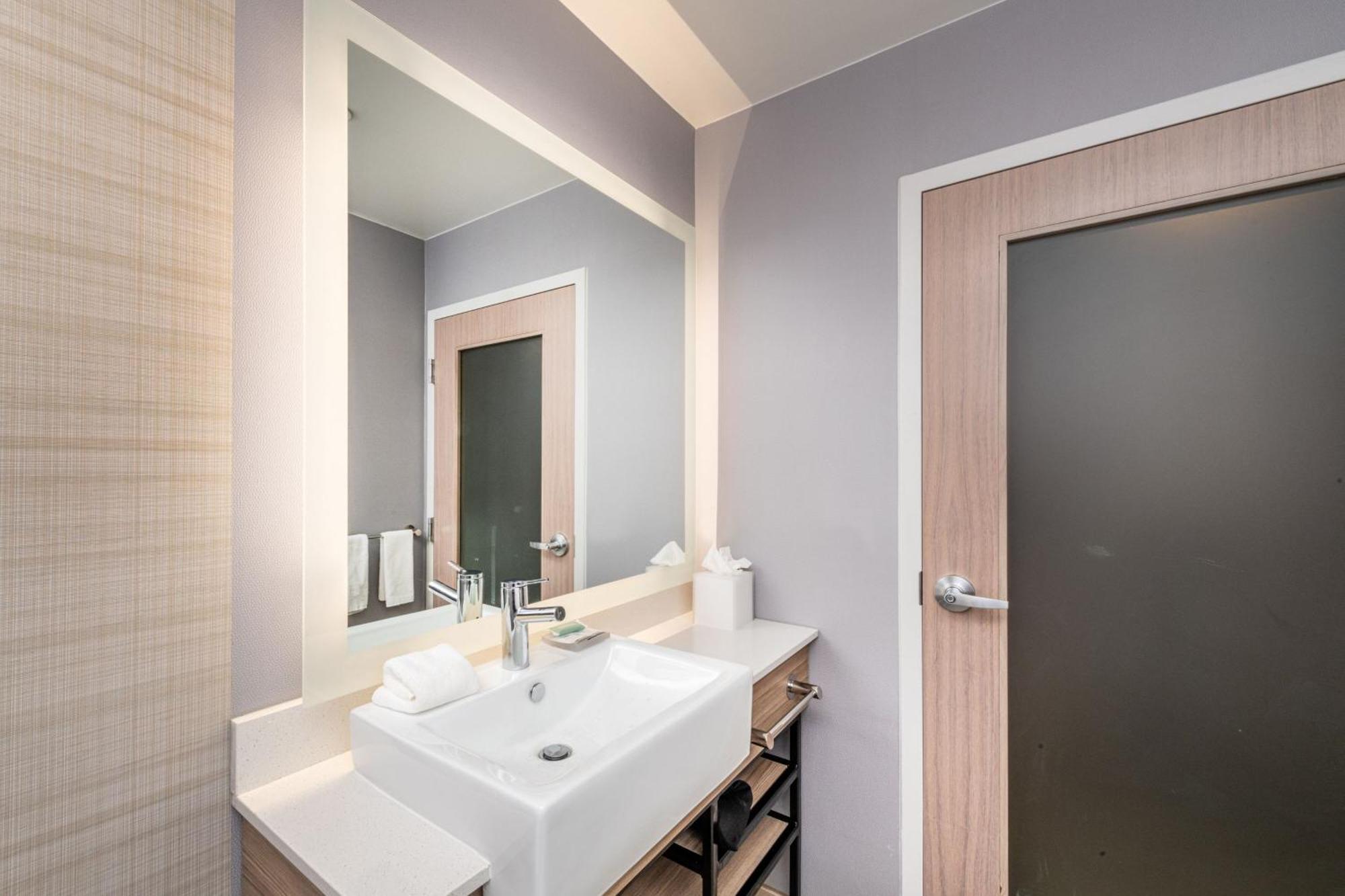 Springhill Suites By Marriott Baltimore Downtown Convention Center Area Exterior photo